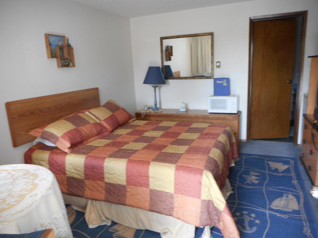 Westwynd Motel Purdy Room photo
